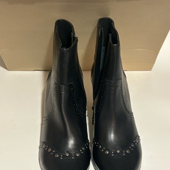 ARRAY Black Boots - Picture 2 of 5